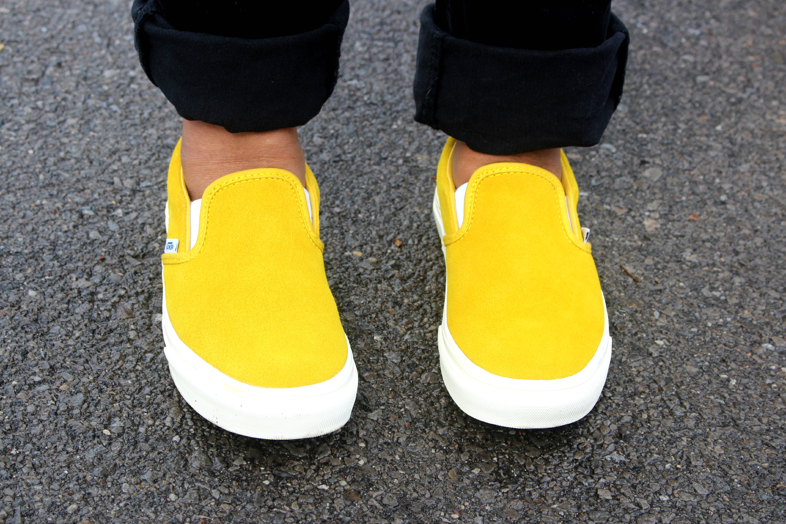 yellow slip on vans outfit